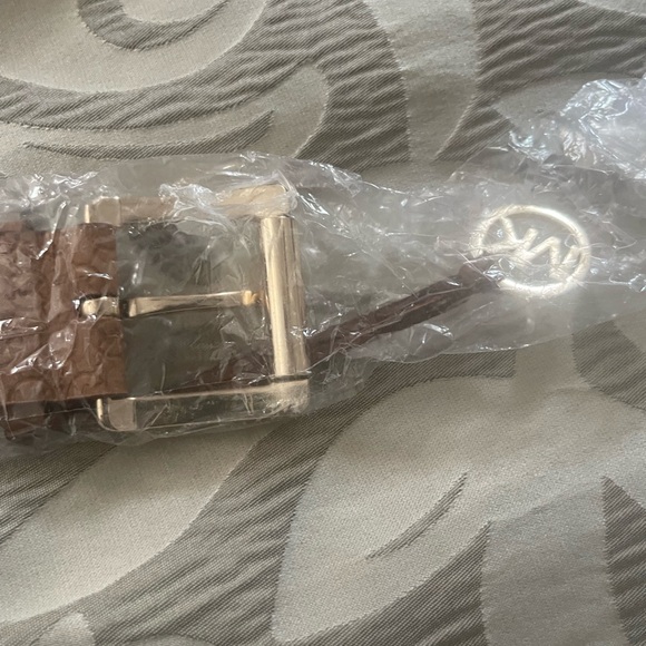 COPY - ❤️MICHAEL KORS BELT - Picture 4 of 6